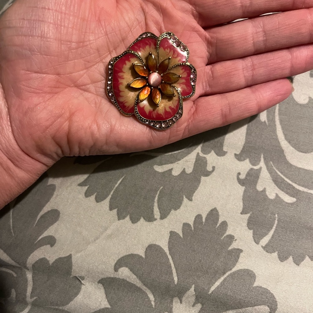 Flower 🌸 Pin - Picture 2 of 4